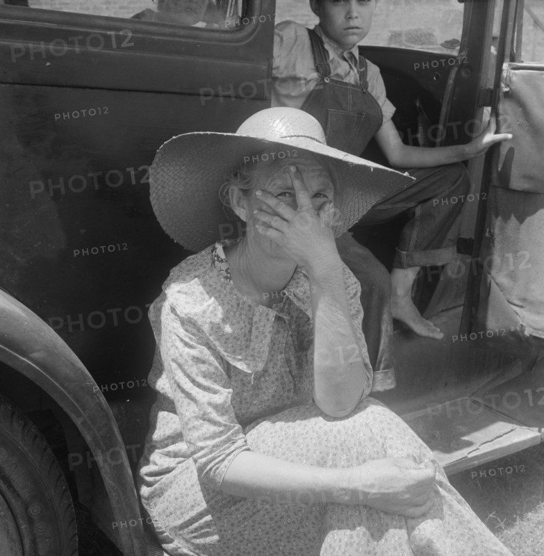 Wife of sharecropper in town to sell their crop at the tobacco auction, Douglas, Georgia, 1938. Creator: Dorothea Lange.