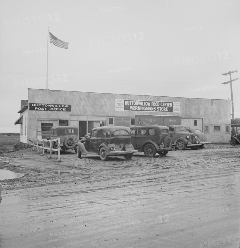 New large-scale cotton farming district, Buttonwillow, California, 1939. Creator: Dorothea Lange.