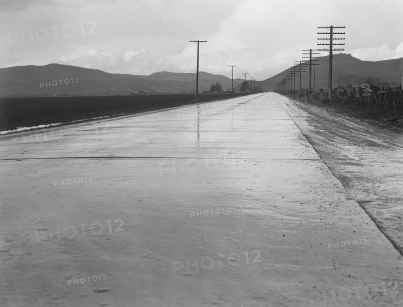 U.S. 101 near San Juan Bautista, California, 1939. Creator: Dorothea Lange.