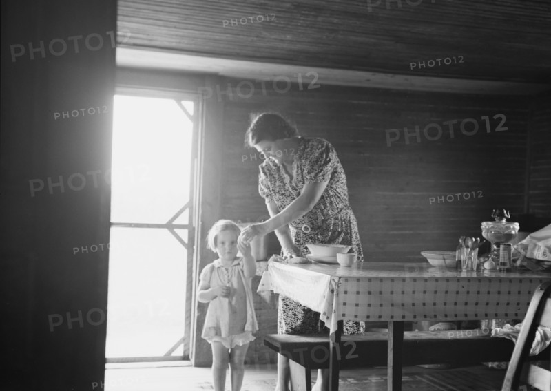Wife and child of tobacco sharecropper, Person County, North Carolina, 1939. Creator: Dorothea Lange.