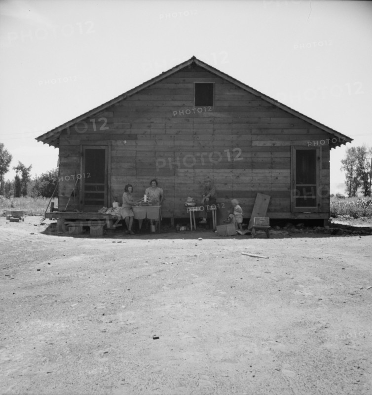 Home of family living in Sumac Park, shacktown community outside of Yakima, Washington, 1939. Creator: Dorothea Lange.