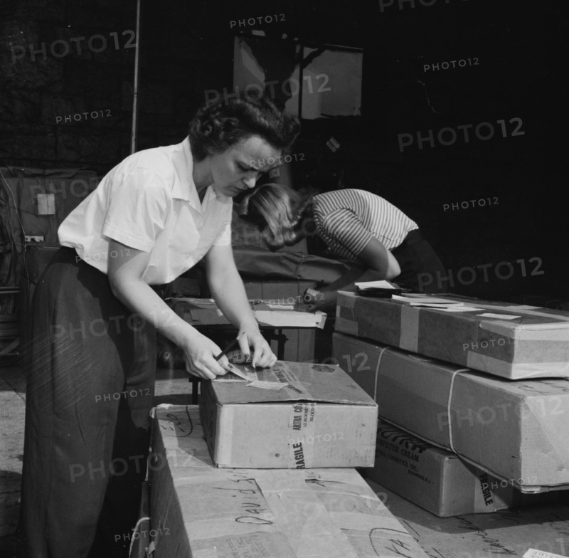 Mrs. Dorothy Bell and Miss Ida Hicks, employed at the American..., New Britain, Connecticut, 1943. Creator: Gordon Parks.