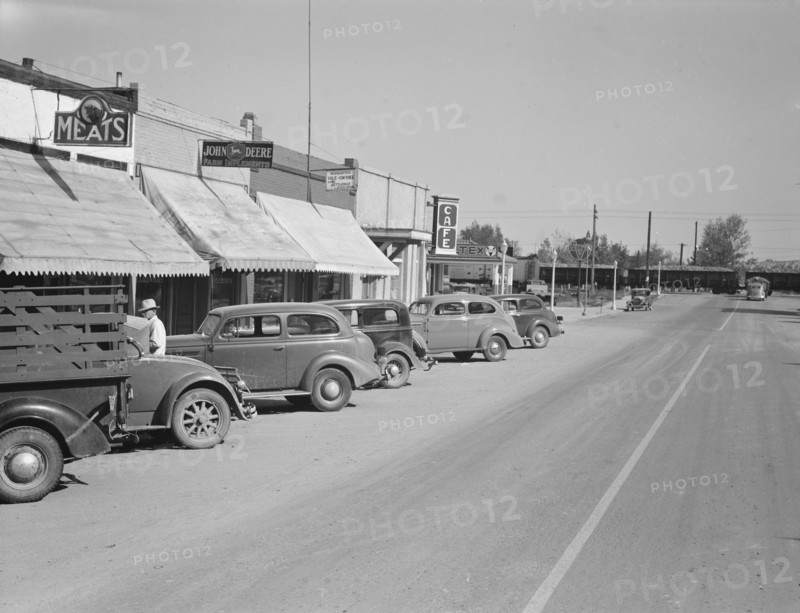 Saturday afternoon, main street of Nyssa, Oregon, 1939. Creator: Dorothea Lange.