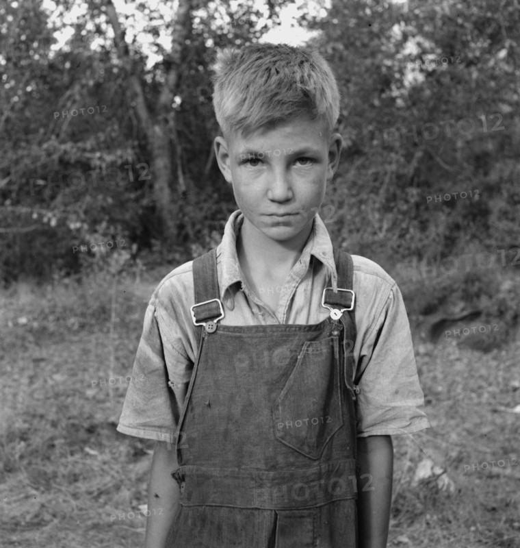 Migratory boy in squatter camp, Washington, Yakima Valley, 1939. Creator: Dorothea Lange.