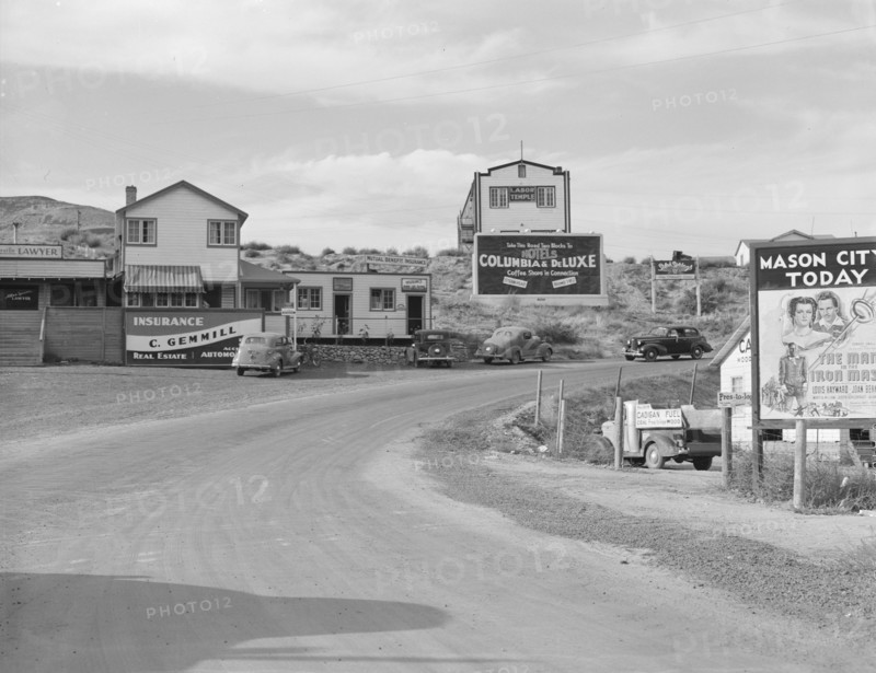Road which crosses the highway and leads from Coulee city, Grant County, Washington, 1939. Creator: Dorothea Lange.