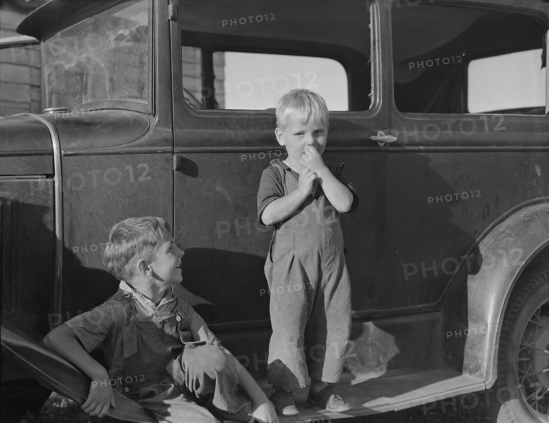 Possibly: Bean pickers' children came from Kansas..., near West Stayton, Marion County, Oregon, 1939 Creator: Dorothea Lange.