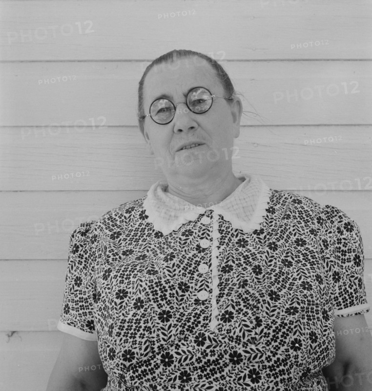 Mrs. Chris Ament who has lived for thirty three years on dry..., south of Quincy, Washington, 1939. Creator: Dorothea Lange.