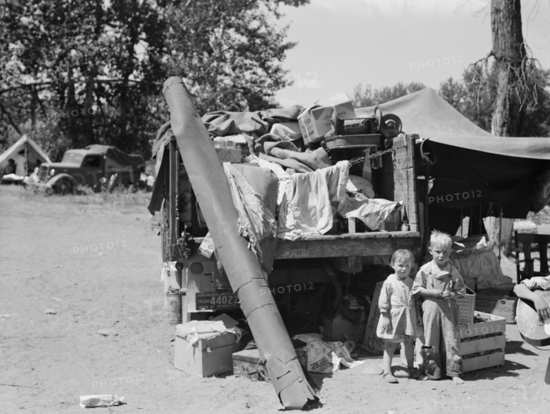 Migratory children living in "Rambler's Park", Yakima Valley, Washington, 1939. Creator: Dorothea Lange.