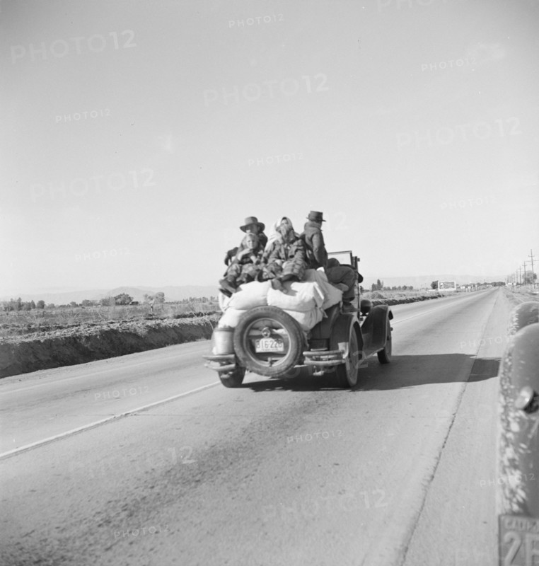 In search of employment as pea pickers, on U.S. 80, Imperial Valley, California, 1939. Creator: Dorothea Lange.