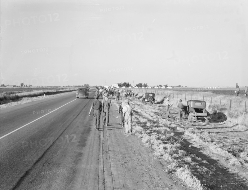U.S. 99, on ridge over Tehachapi Mountains, 1939. Creator: Dorothea Lange.