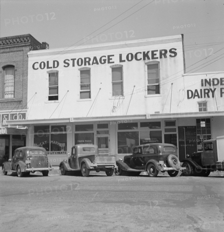 Cold storage lockers where farmers store meat and vegetables..., Independence, Oregon, 1939. Creator: Dorothea Lange.
