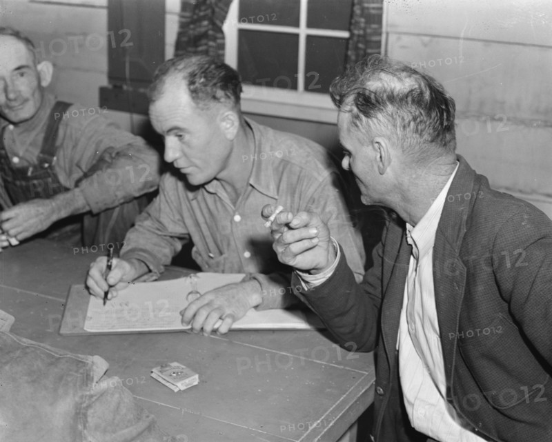 Meeting of the camp council, FSA camp, Farmersville, California, 1939. Creator: Dorothea Lange.