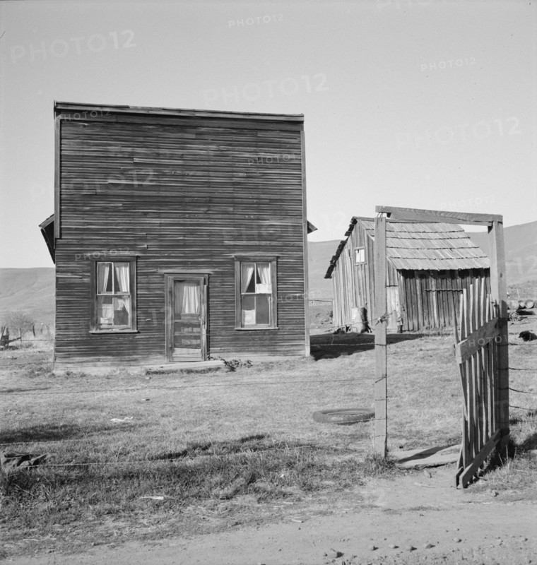Farmer saloon and stagecoach tavern which is the temporary..., Gem County, Idaho, 1939. Creator: Dorothea Lange.