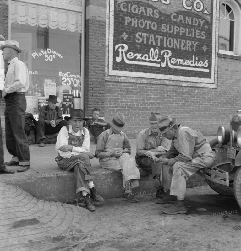 Williamette Valley hop farmers in town hold their political forum on..., Independence, Oregon, 1939. Creator: Dorothea Lange.