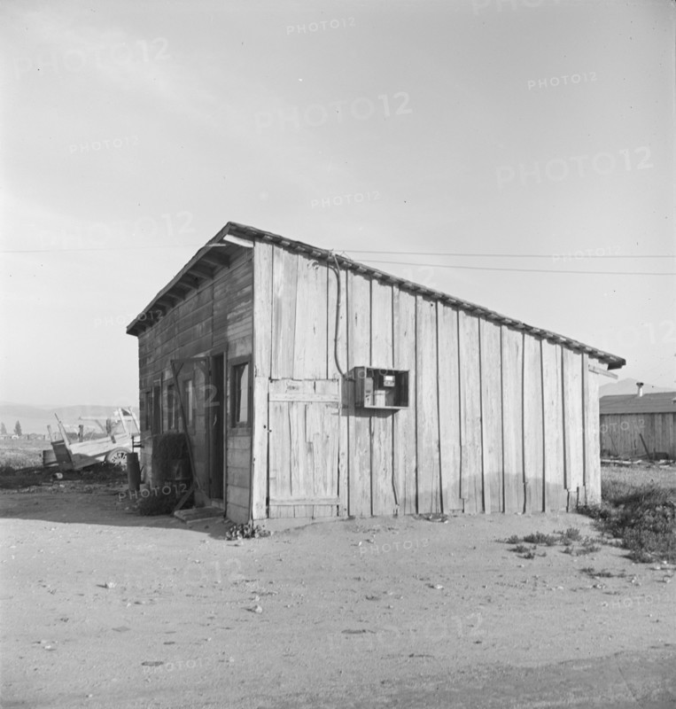 Cabin which rents for ten dollars a month in Arkansawyer's auto camp. Greenfield, California.