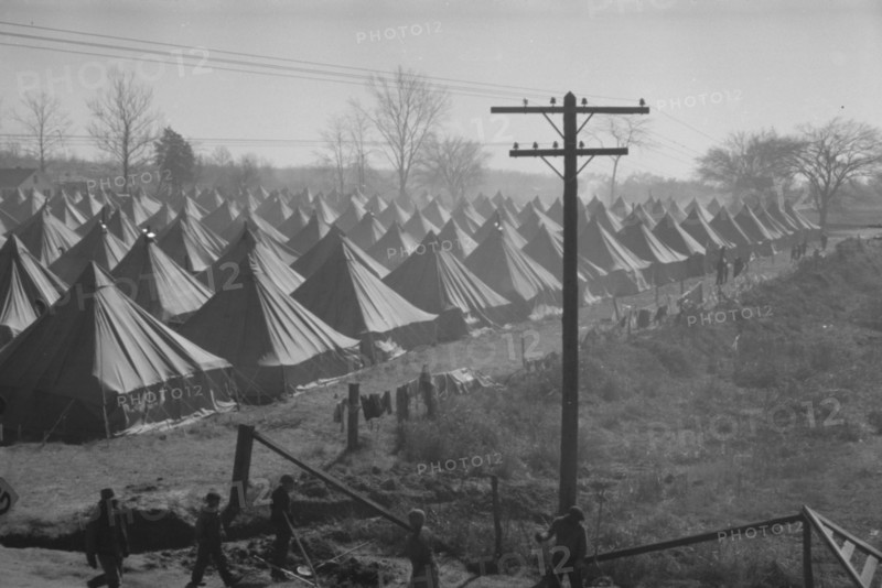 [Untitled photo, possibly related to: Flood refugee encampment at Forrest City, Arkansas].