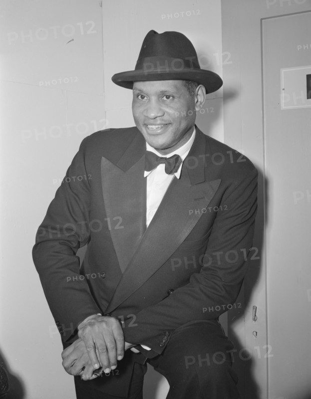 Washington, D.C. Russian war anniversary benefit at the Watergate. Paul Robeson backstage.