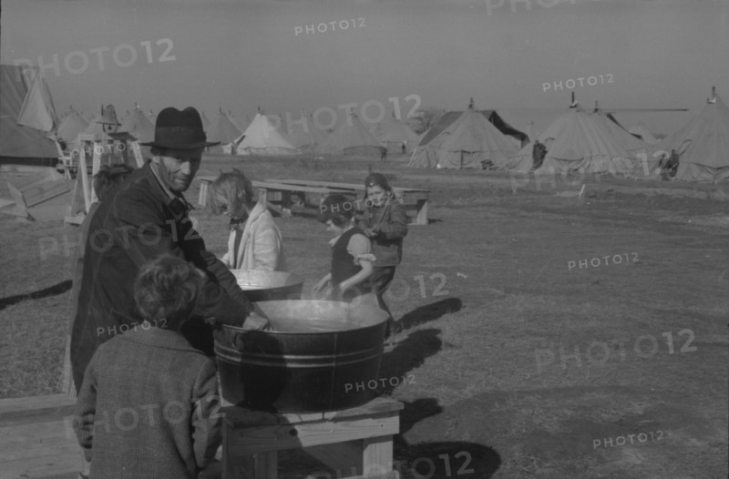 Facilities for washing in the camp for white flood refugees at Forrest City, Arkansas.