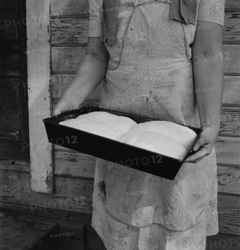 Mrs. Schrock takes good care of her family. Yakima Valley, Washington (near Wapato).