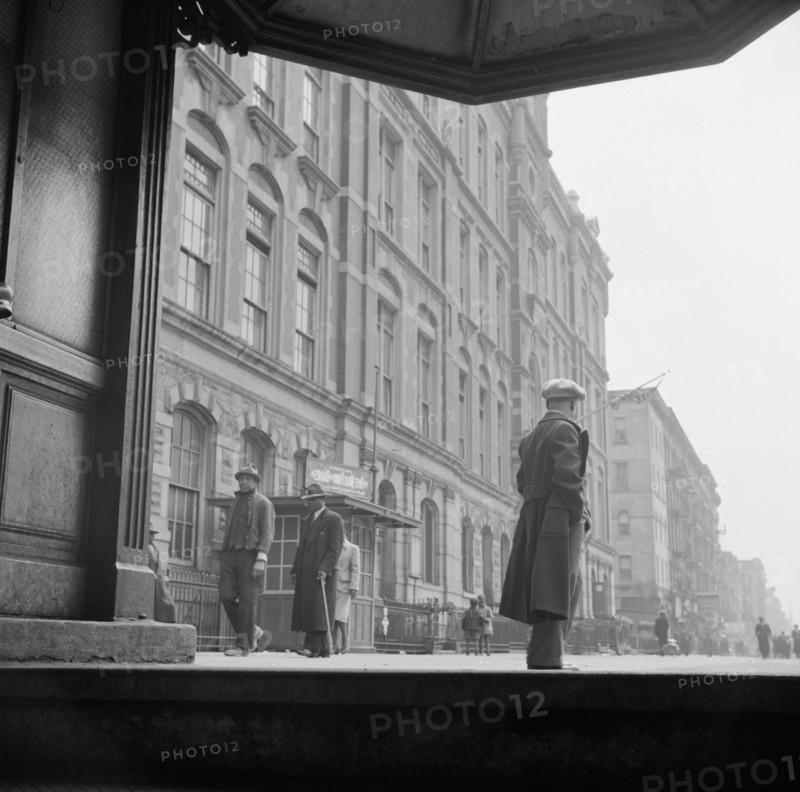 [Untitled photo, possibly related to: New York, New York. A Harlem scene].