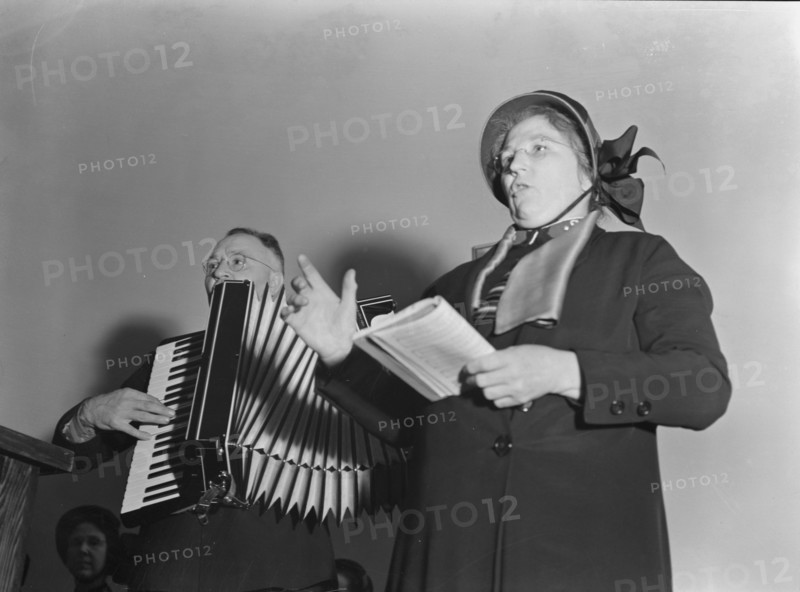 Adjutant and his wife sing. Salvation Army, San Francisco, California.