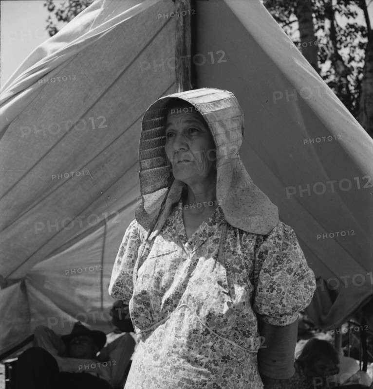 Migratory woman, originally from Texas. Yakima Valley, Washington.
