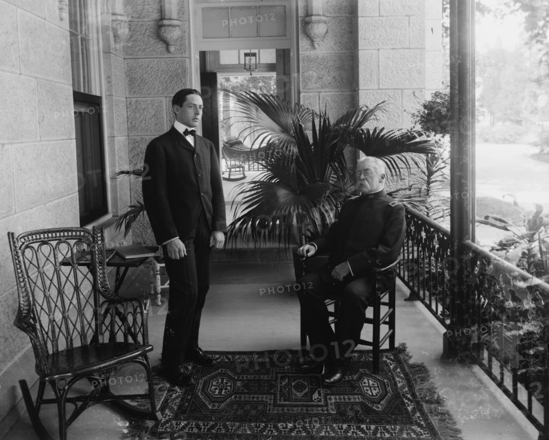 Ruggles, Gen. and son (Soldier's Home), between 1890 and 1910.