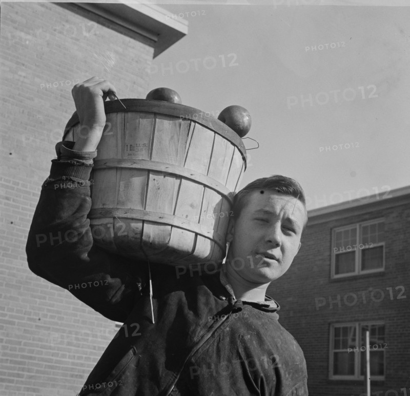 Washington, D.C. Young huckster in the Southwest section.