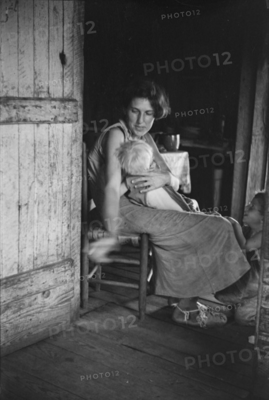 Lily Rogers Fields and children. Hale County, Alabama.