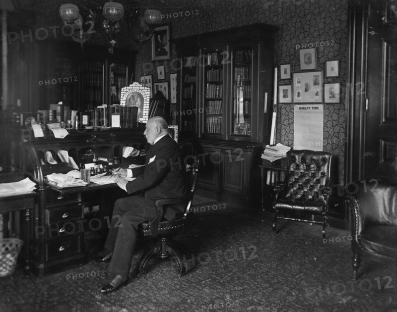 Poncefort (British Minister), between 1890 and 1910.