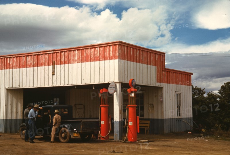 Filling station and garage at Pie Town, New Mexico, 1940. Creator: Russell Lee.