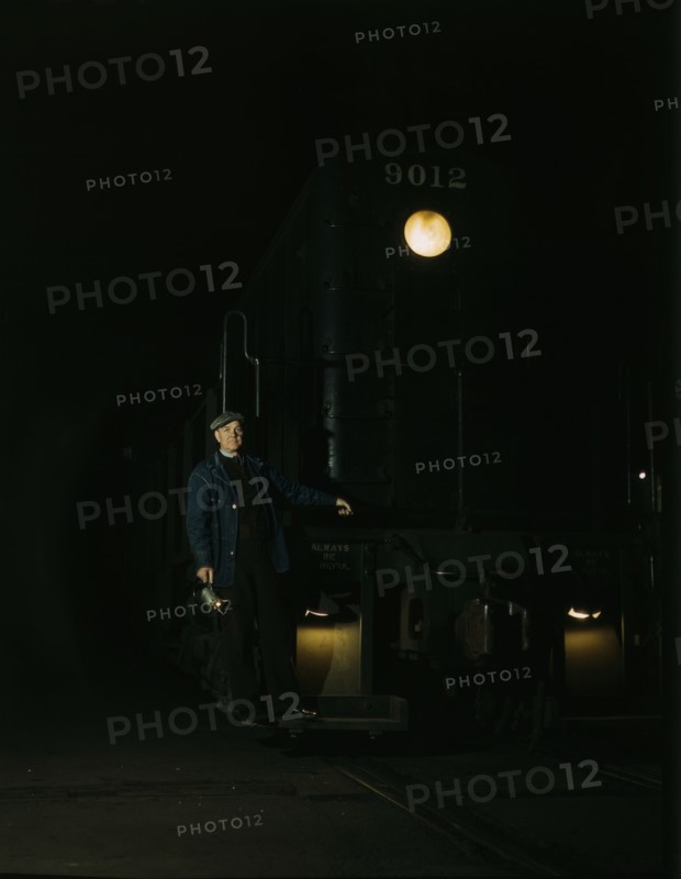 Illinois Central R.R., Chicago, Illinois, 1943. Creator: Jack Delano.