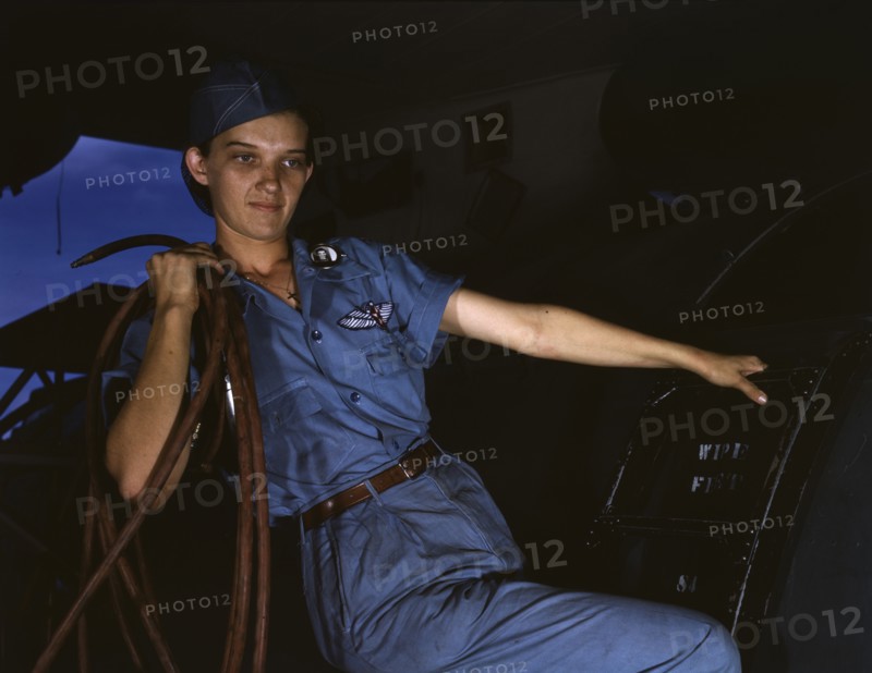 With a woman's determination, Lorena Craig takes over a man-size job, Corpus Christi, Texas, 1942. Creator: Howard Hollem.