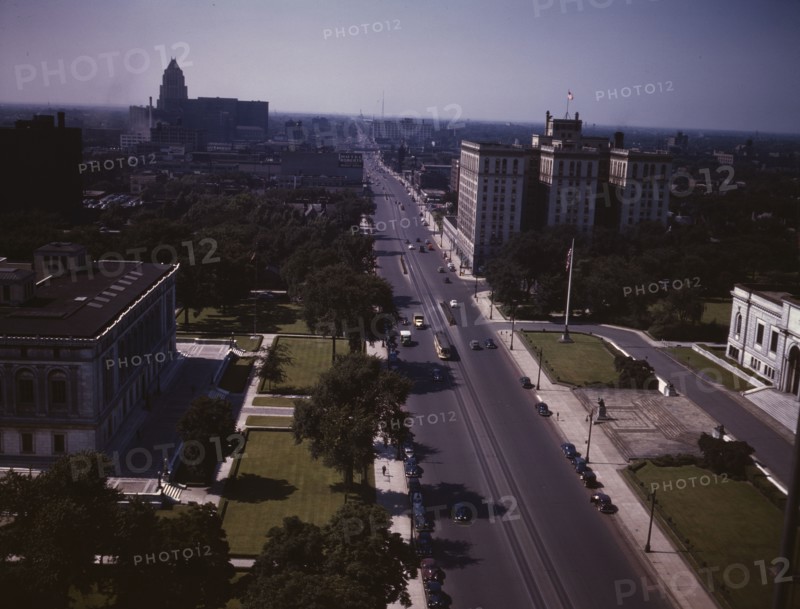 Looking north on Woodward Ave., from the Maccabee[s] Building..., Detroit, Mich., 1942. Creator: Arthur S Siegel.