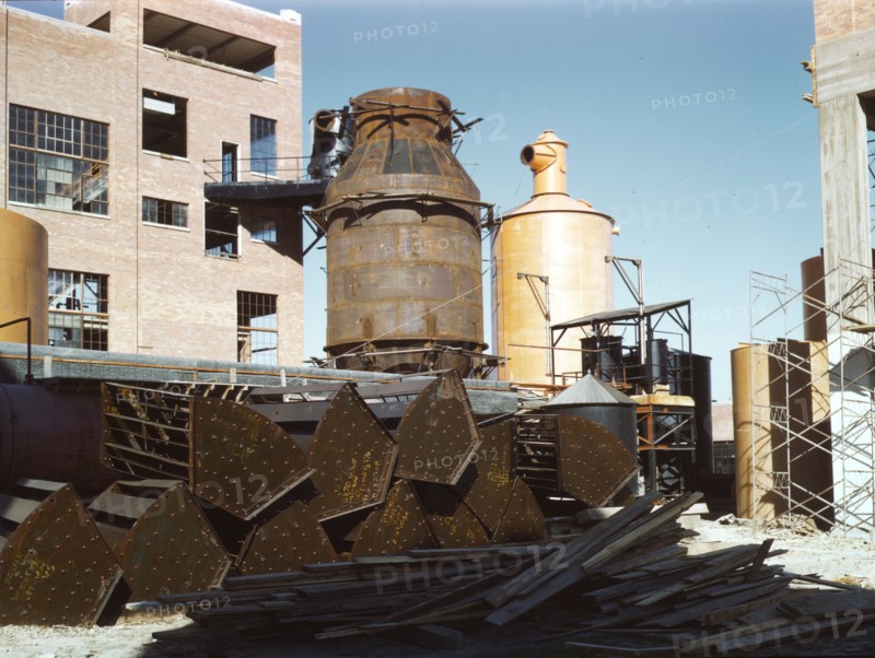 Southland Paper Co., Kraft pulp mill under construction, Lufkin, Texas, 1943. Creator: John Vachon.