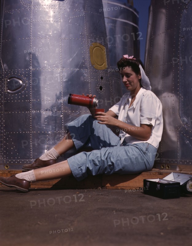 Girl worker at lunch also absorbing Calif..., Douglas Aircraft Company, Long Beach, Calif., 1942. Creator: Alfred T Palmer.