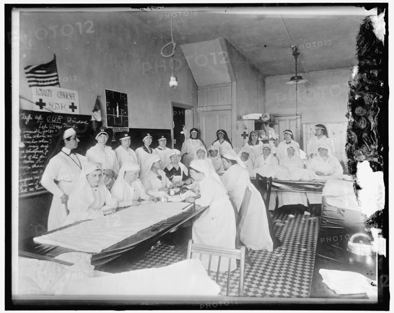 Red Cross, between 1910 and 1920.