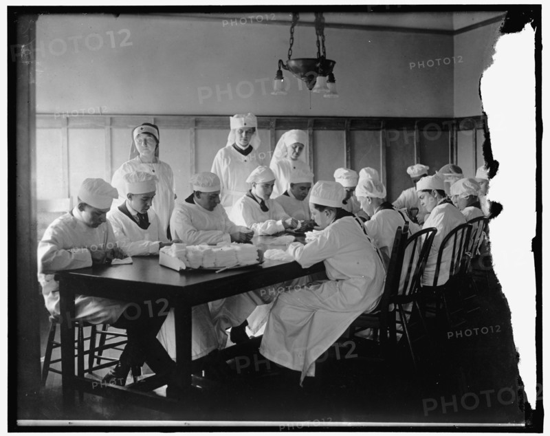 Red Cross, between 1910 and 1920.