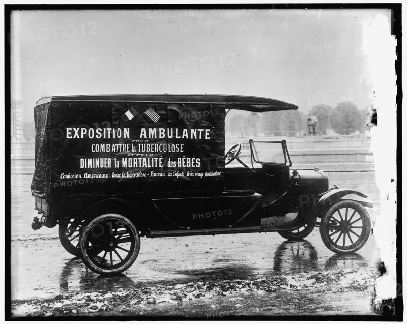 Red Cross, between 1910 and 1920.
