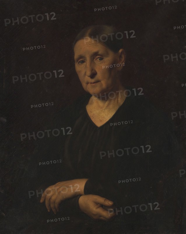 Portrait of a woman, arms crossed.
