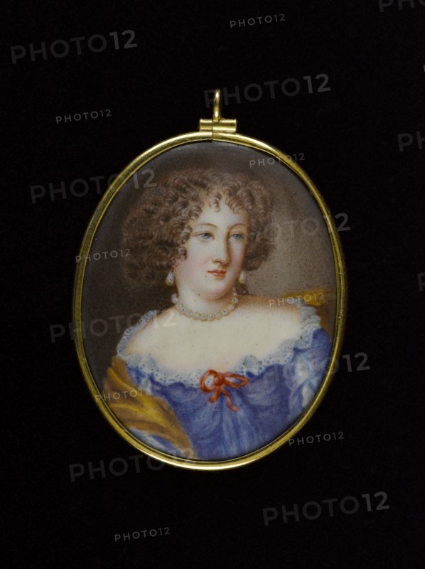 Portrait d'une jeune femme en costume Louis XIV.