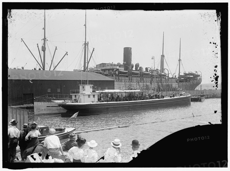 Deutchland i.e., Deutschland, 1916 July or August. Creator: Harris & Ewing.