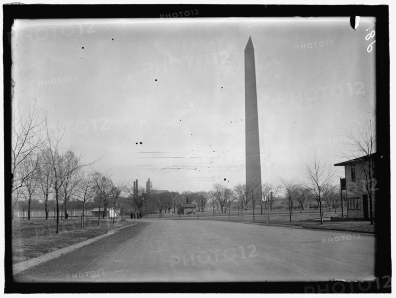 Washington Monument Grounds, between 1909 and 1914.