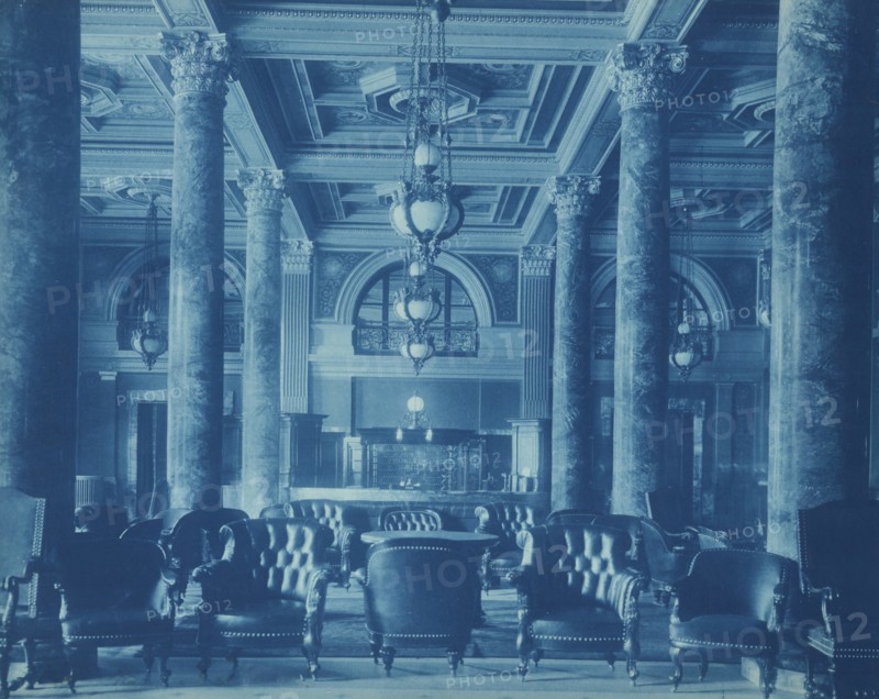 Willard Hotel lobby, between 1901 and1910.