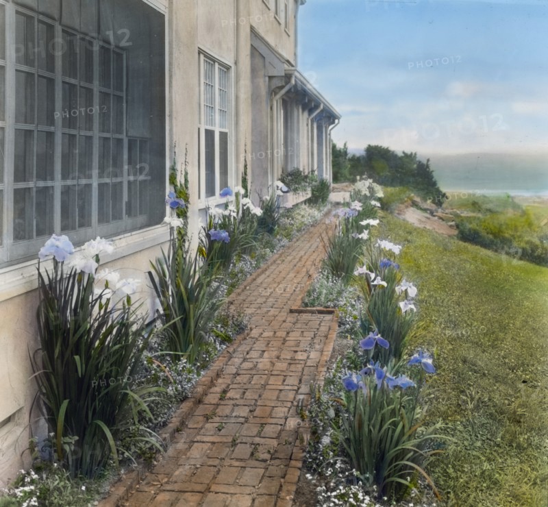 Unidentified house, between 1910 and 1935.