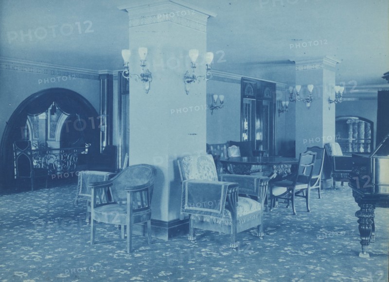 Willard Hotel lounge, between1901 and 1910.