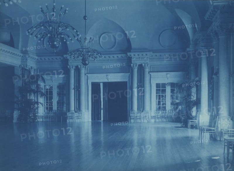 Willard Hotel ballroom, between 1901 and 1910.
