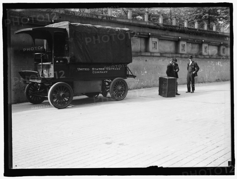United States Express Company truck, between 1910 and 1917.