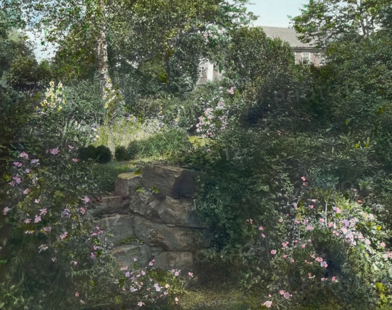 Unidentified shingle house, between 1915 and 1935.