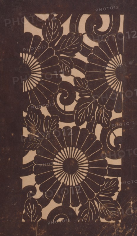 Katagami stencil with images of chrysanthemums, between 1900 and 1952.